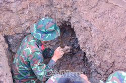 Tìm anh giữa lòng đất mẹ