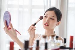 Tự học trang điểm từ con số 0: 4 bí quyết giúp người mới tránh mất tiền oan