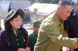 Noi gương các Anh hùng Liệt sĩ, thế hệ hôm nay ra sức dựng xây đất nước