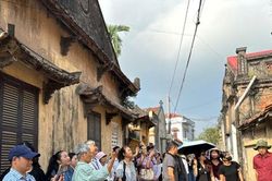 'Đánh thức' tiềm năng du lịch làng nghề Chuyên Mỹ
