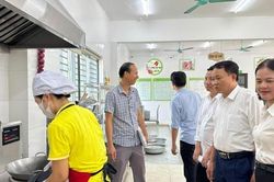 Xã Đan Phượng giám sát công tác tổ chức bữa ăn bán trú tại trường học