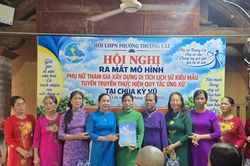 Phụ nữ phường Thượng C&aacute;t: Ra mắt m&ocirc; h&igrave;nh tuy&ecirc;n truyền Quy tắc ứng xử nơi t&ocirc;n nghi&ecirc;m