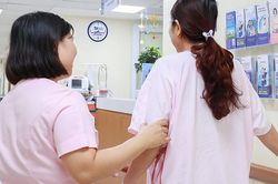 Tưởng đau bụng do rong kinh, người phụ nữ bất ngờ phát hiện 500 ml máu trong ổ bụng