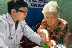 Bộ Y tế tiếp tục hoàn thiện chính sách BHYT, tăng năng lực khám chữa bệnh tại cơ sở