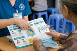 Vì sao tuổi càng cao, vaccine càng quan trọng?