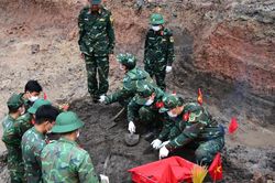 Xúc động tìm thấy thêm 20 hài cốt liệt sĩ tại Công viên Lê Thị Riêng