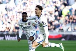 Pedro Neto tỏa sáng, Chelsea chấm dứt mạch bất bại của Everton