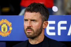 Carrick: 'Người ngoài chẳng hiểu gì về MU'