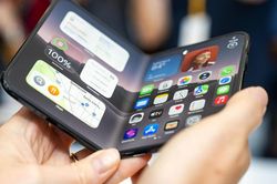 iPhone Duo cháy hàng trên toàn cầu, có tiền cũng khó mua được