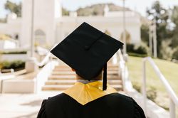 Bộ GD&ĐT yêu cầu đại học không hạ chuẩn để nâng tỷ lệ xuất sắc