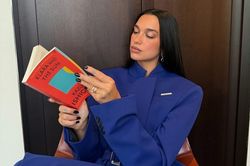 Dua Lipa bắt tay Google Maps vẽ bản đồ các tiệm sách đáng đi nhất