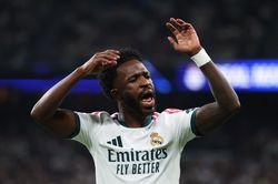 Vinicius sa s&uacute;t đến mức bị đồn c&oacute; người đ&oacute;ng thế