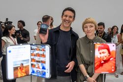 Apple nói nhu cầu 'phi thường' khiến iPhone Duo bán hết veo