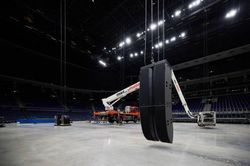 Nhiều hệ thống loa biểu diễn đầu bảng được trưng bày tại Việt Nam