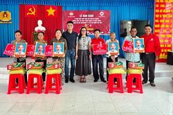An Giang: Bàn giao 11 căn nhà Chữ thập đỏ cho đồng bào Khmer khó khăn