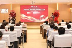 Tìm lộ trình phát triển giảng dạy bằng tiếng Anh