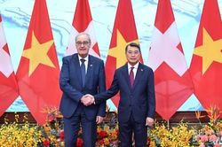 [Ảnh] Thủ tướng L&ecirc; Minh Hưng hội kiến với Tổng thống Li&ecirc;n bang Thụy Sĩ Guy Parmelin