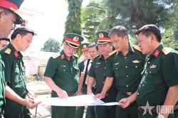 Tư lệnh Quân khu 5 kiểm tra Tiểu đoàn Phương tiện không người lái
