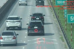 Chạy 100 km/h cần giữ khoảng c&aacute;ch bao xa?