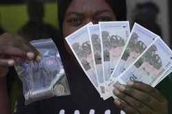 Zimbabwe tìm cách giúp người dân 'cai' đồng USD