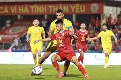 Hồng Lĩnh Hà Tĩnh và Sông Lam Nghệ An chia điểm trong trận derby xứ Nghệ