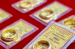 Mua, b&aacute;n v&agrave;ng trong ng&agrave;y từ 5 triệu đồng phải thanh to&aacute;n kh&ocirc;ng d&ugrave;ng tiền mặt
