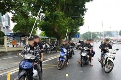 Làm rõ nhóm đối tượng chạy xe máy hơn 80 km/h, mang hung khí diễu phố tại Huế