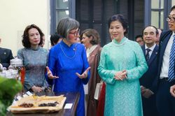 Phu nhân Tổng Bí thư, Chủ tịch nước Tô Lâm và Phu nhân Tổng thống Thụy Sĩ thăm Đại học Dược