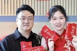 Xôn xao đám cưới đãi cua hoàng đế, lì xì khách hàng trăm triệu đồng