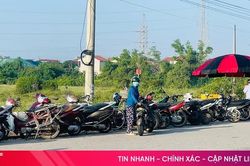 Lộn xộn tình trạng dừng, đỗ xe trước cổng chợ Hội