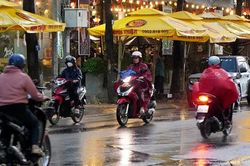 Thời tiết 17/10: Mưa dông gia tăng ở Nam Bộ, cảnh báo ngập úng