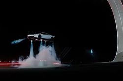 Tesla trình làng xe bay như tên lửa: Bước đột phá hay thách thức an toàn?