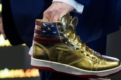Tổng thống Donald Trump và những đôi giày đặc biệt