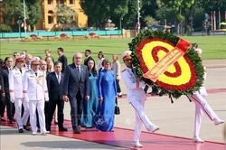 Tổng thống Thụy Sĩ và Phu nhân viếng Chủ tịch Hồ Chí Minh