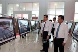 Triển lãm ảnh 'Chủ tịch Hồ Chí Minh trong hành trình thực hiện khát vọng độc lập dân tộc'