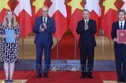 Tổng Bí thư, Chủ tịch nước Tô Lâm và Tổng thống Thụy Sĩ chứng kiến trao văn kiện hợp tác