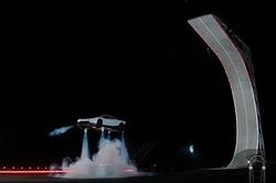 &Ocirc; t&ocirc; bay của Tesla kh&oacute; tạo c&uacute; h&iacute;ch lớn về doanh số