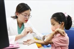 Bệnh vi&ecirc;m da do kiến ba khoang tăng, cảnh b&aacute;o nguy cơ biến chứng