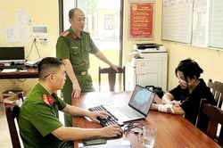 Khởi tố người phụ nữ giật thẻ, bẻ gậy của lực lượng bảo vệ an ninh