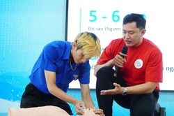 Đà Nẵng trang bị kỹ năng sơ cấp cứu cộng đồng cho học sinh, sinh viên