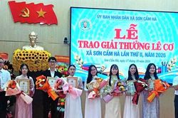 Xã Sơn Cẩm Hà trao Giải thưởng Lê Cơ cho 54 cá nhân tiêu biểu