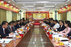 Điện Biên và U Đôm Xay trao đổi kinh nghiệm quản lý tài chính, ngân sách