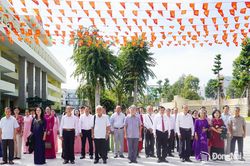 Văn phòng Thành ủy dâng hương Nhà thờ Bác Hồ