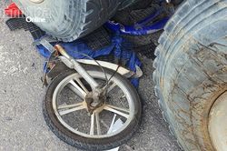 Va chạm với xe ben, một phụ nữ đi xe đạp điện bị thương t&iacute;ch nặng
