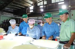 Tăng cường đối thoại để chăm lo, bảo vệ lao động nữ