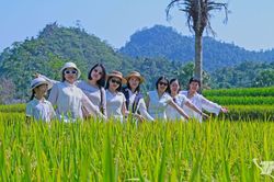 Có một Bản Tèn đang đợi du khách