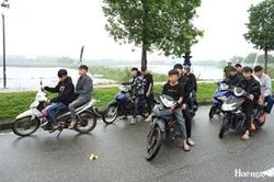 L&agrave;m r&otilde; nh&oacute;m thanh thiếu ni&ecirc;n mang hung kh&iacute;, chạy xe tốc độ cao, g&acirc;y rối trật tự c&ocirc;ng cộng