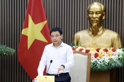 Ph&oacute; thủ tướng y&ecirc;u cầu giảm l&atilde;i suất cho vay 1,5 - 2% với sản xuất, kinh doanh