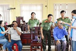 Chăm sóc đôi mắt, lan tỏa niềm tin trong cộng đồng