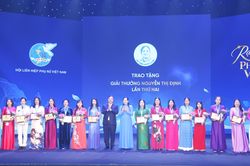 Khơi dậy kh&aacute;t vọng, ph&aacute;t huy sức s&aacute;ng tạo của phụ nữ Việt Nam